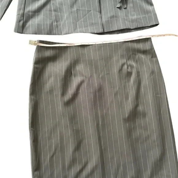 Periwinkle Women’s Suits Size 10 - Picture 9 of 10